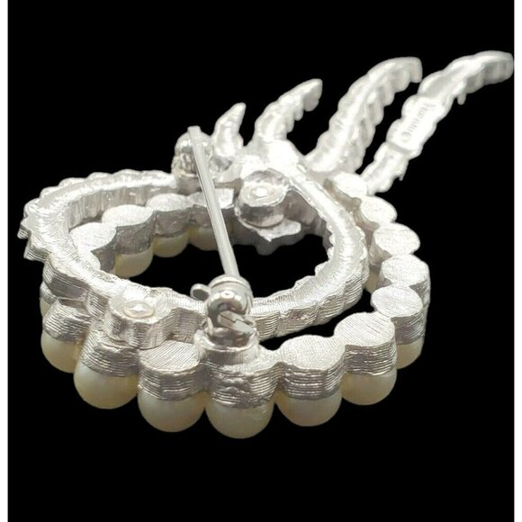 Crown Trifari Brooch Faux Pearl Silver Tone Wreath Rope Pin Twist Knot Layered - Picture 8 of 9